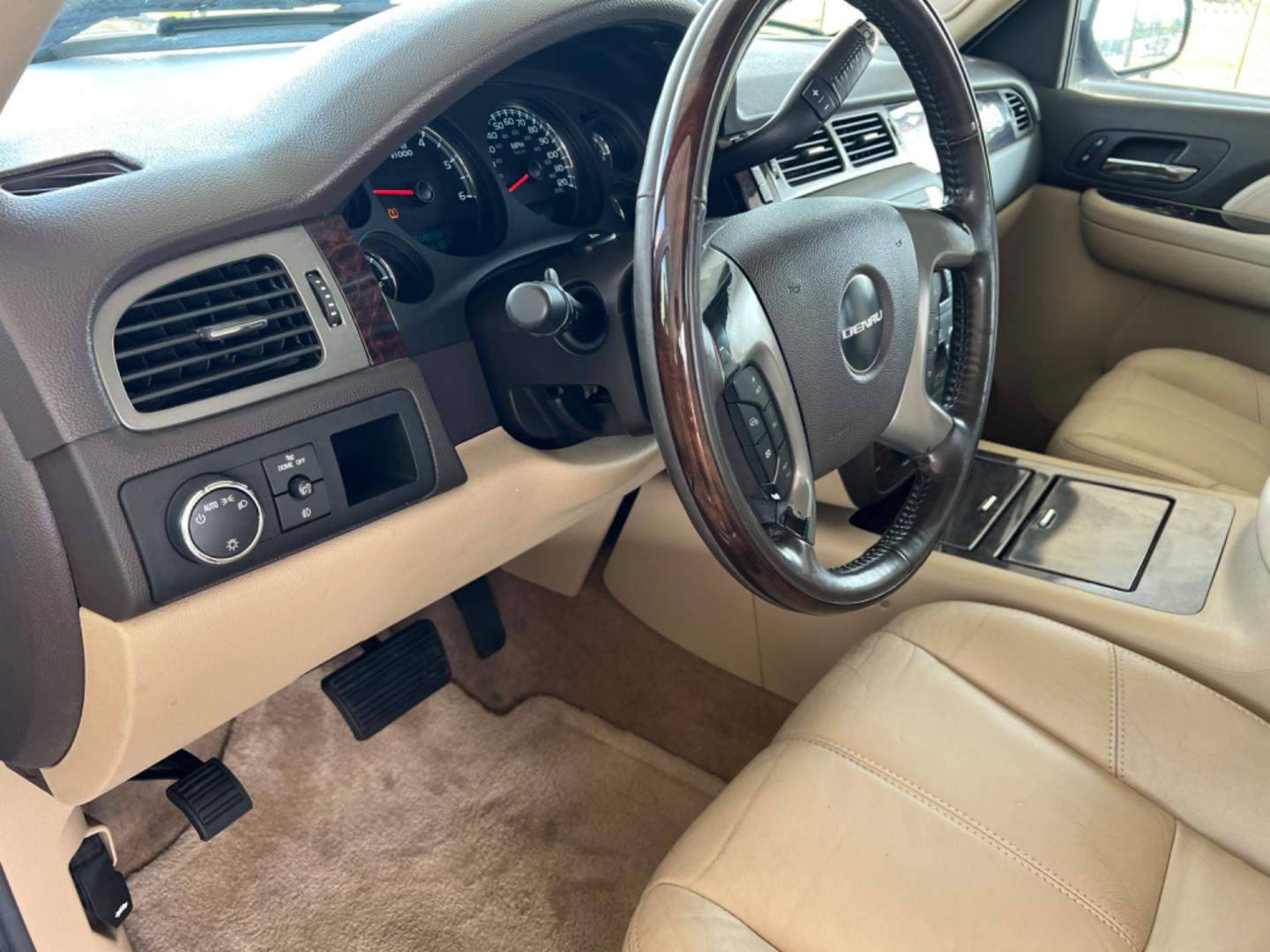 2008 White /Tan GMC Sierra 1500 Denali (2GTEC638881) with an 6.2 V8 engine, Automatic transmission, located at 4520 Airline Hwy, Baton Rouge, LA, 70805, (225) 357-1497, 30.509325, -91.145432 - 2008 GMC Crew Cab Denali **Two Owner & No Accidents** 6.2 V8 Gas, 176K Miles, Leather, Sunroof, Bose, Fully Loaded. FOR INFO PLEASE CONTACT JEFF AT 225 357-1497 CHECK OUT OUR A+ RATING WITH THE BETTER BUSINESS BUREAU WE HAVE BEEN A FAMILY OWNED AND OPERATED BUSINESS AT THE SAME LOCATION FOR OVER 45 - Photo#13